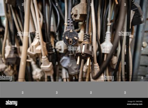 Alte stromkabel hi-res stock photography and images - Alamy