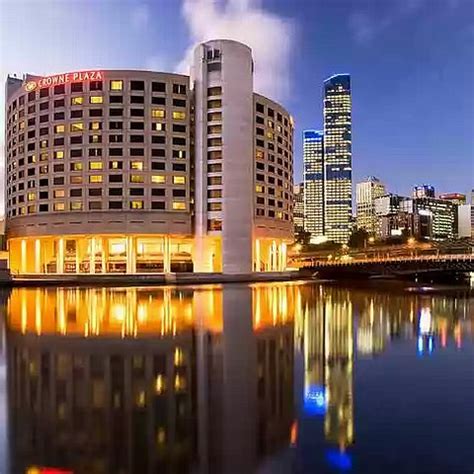 hotel review crowne plaza melbourne