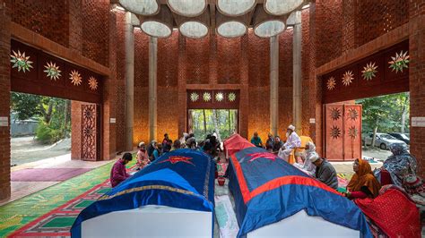 A Bangladesh Mausoleum Pays Homage To Historic Mosques Azure Magazine