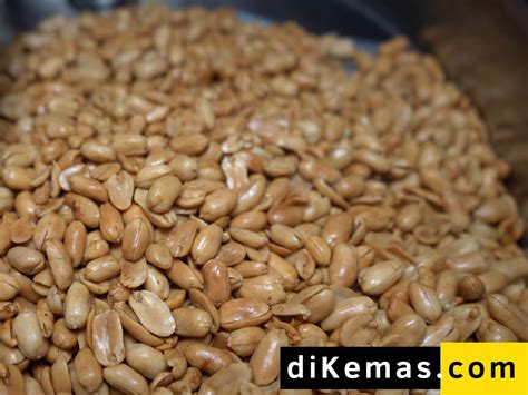 Jasa Kemas Snack Camilan Kacang Bawang Dikemas