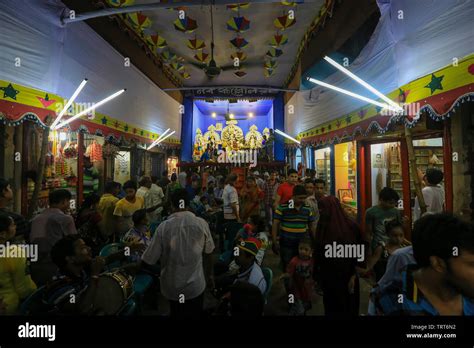 Durga puja celebration in Dhaka, Bangladesh Stock Photo - Alamy