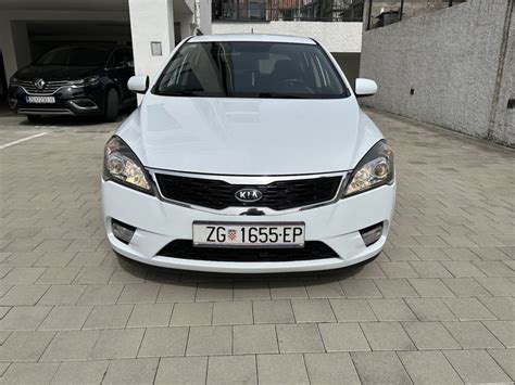 Kia Ceed Crdi Hrv Auto Servisna Knjiga Dva Klju A Prvi Vlasnik