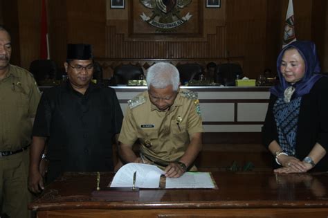 Plt Bupati Asahan Hadiri Rapat Paripurna Penyampaian Hasil Pembahasan