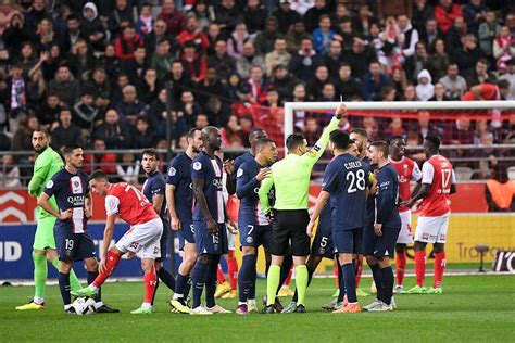 Foot Psg Psg Verratti Furieux De Se Faire Enc Par L