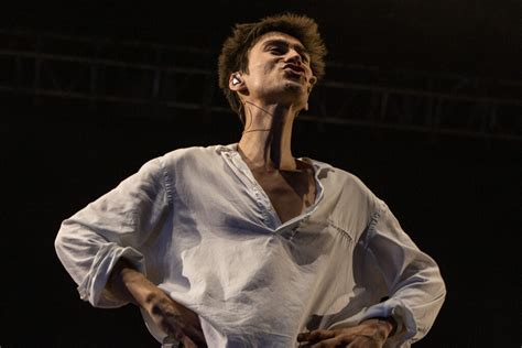 Jacob Collier encanta o público sua genialidade musical no Palco