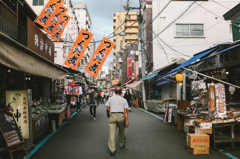 Visit Tsukiji Outer Market Tokyo Guide