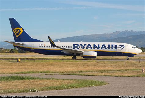 EI DYX Ryanair Boeing 737 8AS WL Photo By Roberto Bianchi Piti