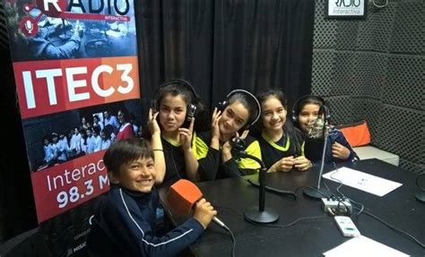 Más de 40 radios escolares participan de un encuentro de formación