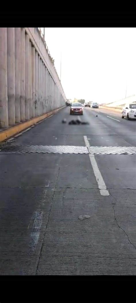 Motociclista muere al derrapar sobre el periférico norte de Morelia