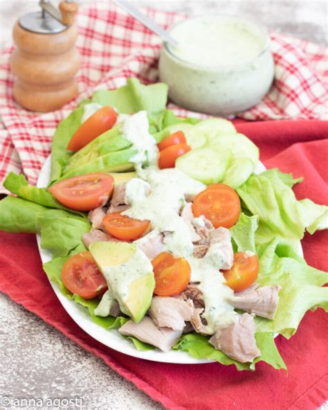 Insalata Di Pollo E Avocado Con Cetrioli