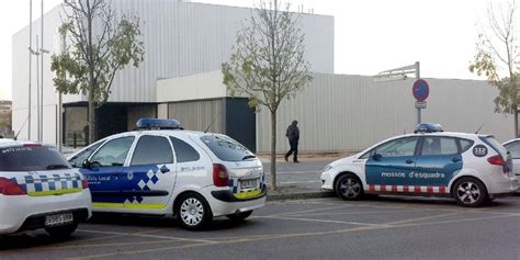 Detenen Un Home Per Robar Amb L Ajut De La Tapa D Un Clavegueram