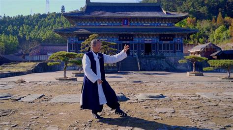 Tai Chi Master Gu Explains How To Be Balanced Youtube