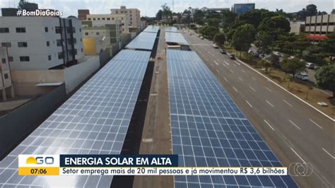 Usina Fotovoltaica da UniEVANGÉLICA é destaque em reportagem da TV