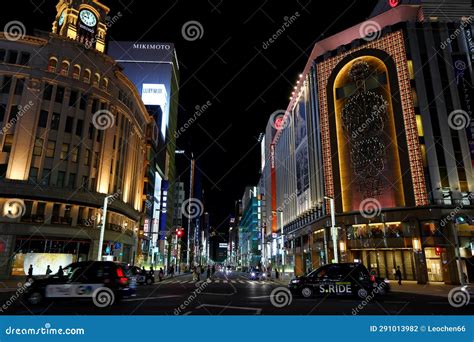 Night View with Neon Signs in Downtown Tokyo, Japan Editorial ...