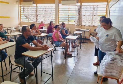 Not Cia Alunos Da Rede Municipal Recebem Uniformes Escolares