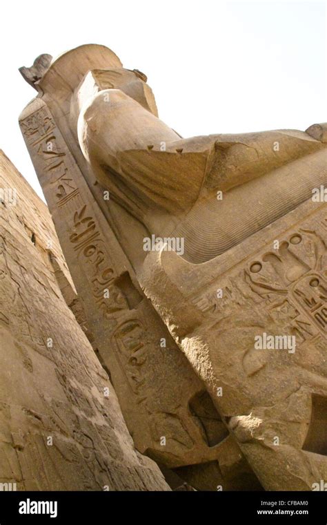 Estatua Del Fara N Rams S Ii En El Gran Templo De Karnak Dedicado Al