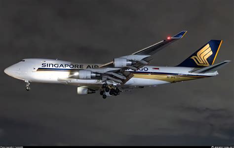 9V SFQ Singapore Airlines Cargo Boeing 747 412F Photo By TommyNG ID