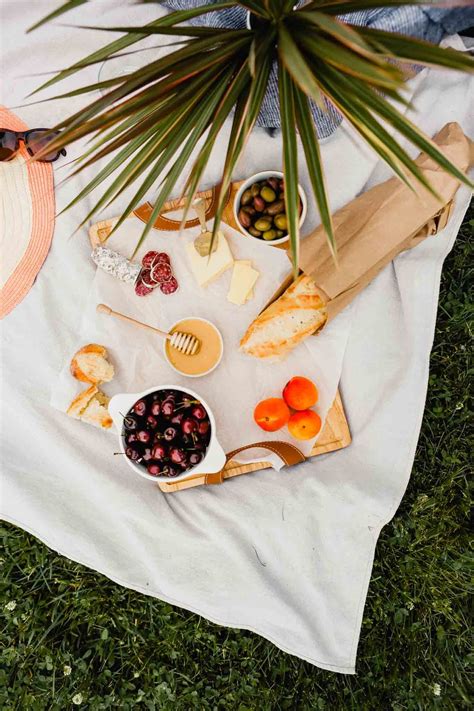 Romantic Picnic Ideas For Two Romantic Picnics Picnic Dinner Picnic