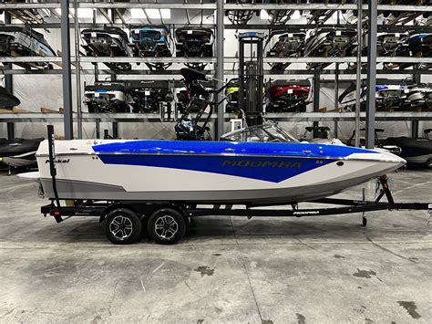 2023 Moomba Makai Brittany Blue Flake — Midwest Water Sports