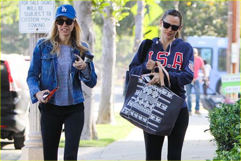 Jennifer Garner Shows Off Patriotic Pride In Usa Hoodie Photo