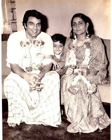 Dharmendra's First Wife, Prakash Kaur Still Defends Him For Re-Marrying ...