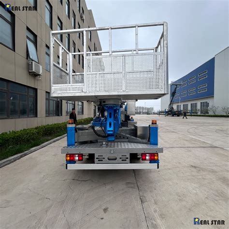 M High Altitude Operation Truck Telescopic Boom Aerial Work Platform