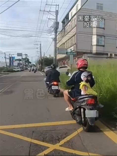 好危險！台中小女童側坐機車後座沿路晃 家長恐挨罰 社會萬象 社會 聯合新聞網