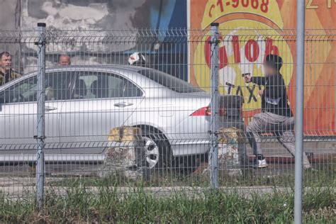 Pożar na Marywilskiej Uzbrojona osoba weszła na teren spalonej hali o2