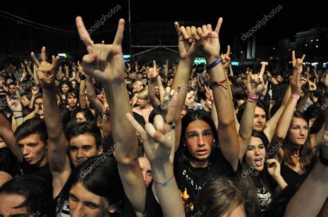 Headbanging crowd at a rock concert – Stock Editorial Photo © salajean #80348430