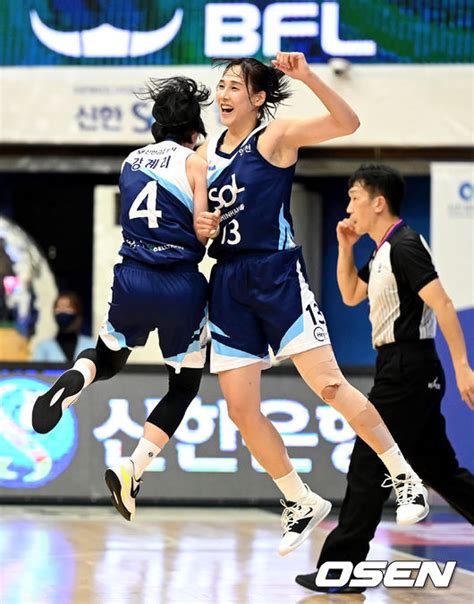 김단비 27p 10r 신한은행 삼성생명전 5연승 2위 복귀 네이트 스포츠