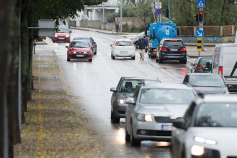 Vozači na oprezu mjestimice su mokri i skliski kolnici Zadarski list