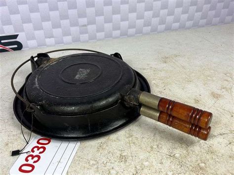 Wagner Cast Iron Waffle Maker Res Auction Services