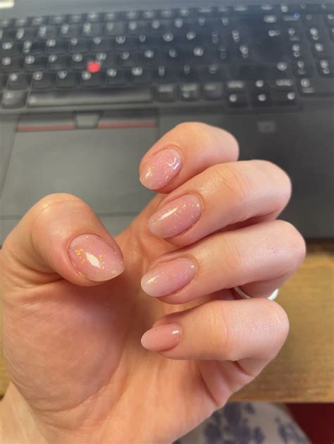Nude sparkly nails Uñas semipermanentes Uña Uñas