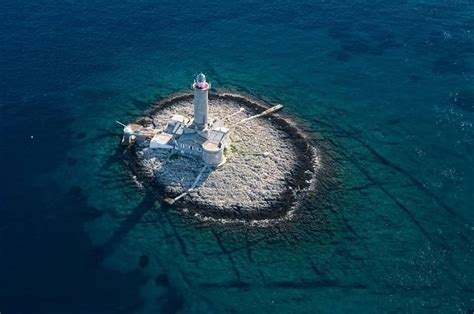 7 Most Beautiful Lighthouses in Europe (with Photos)