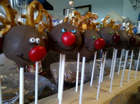 The Cat's Calligraphy: Reindeer Cake Pops