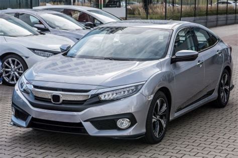 HONDA CIVIC X 2016 2019 SEDAN PRZED FACELIFTINGIEM LISTWA GRILLA CHROM