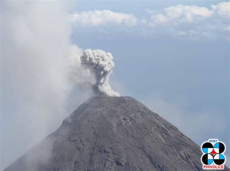 Mayon eruption continues with no sign of abating, 87 452 people ...