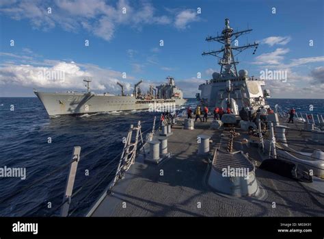 La Clase Arleigh Burke De Misiles Guiados Destructor USS Carney DDG 64