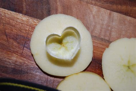 House Wife Home Life: Toddler Snack - Apples