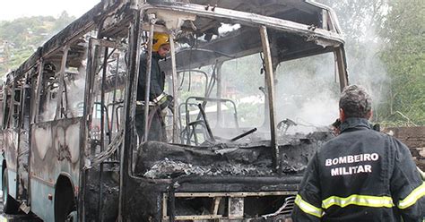 G1 Ônibus é incendiado na Caieira do Saco dos Limões em