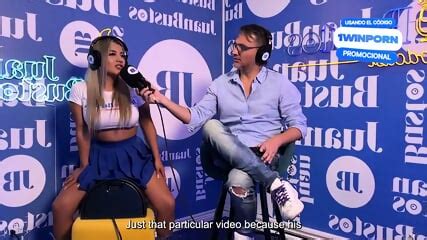 Latina Rubia Prueba Sybian Y Sex Machine En Podcast Naty Delgado Juan