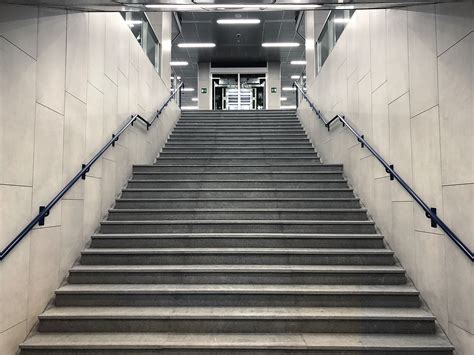 Subway Line 4 Route Information and Service Schedule 17