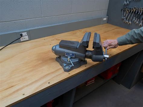 How To Use A Bench Vise Bench Vise Safety