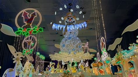 PHOTOS, VIDEO: "it's a small world" Holiday Overlay Returns for 2023 Season at Disneyland Resort ...