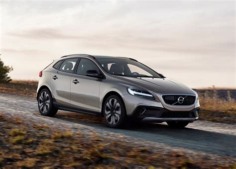 Review - 2017 Volvo V40 Cross Country - Review