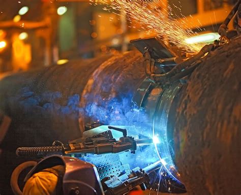 Premium Photo | Butt welding underwater pipeline using automatic ...