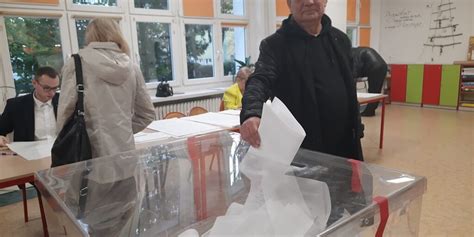 Wybory Parlamentarne I Referendum Jak G Osowa O W Brze No