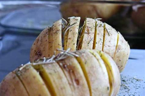 Patatas Al Horno Hasselback Con Bacon Y Pesto