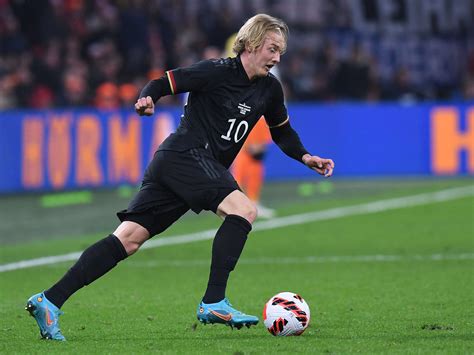 Julian Brandt Aleixakamjot