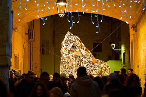 Grande Successo Per La Cerimonia Di Accensione Delle Luci Di Natale A